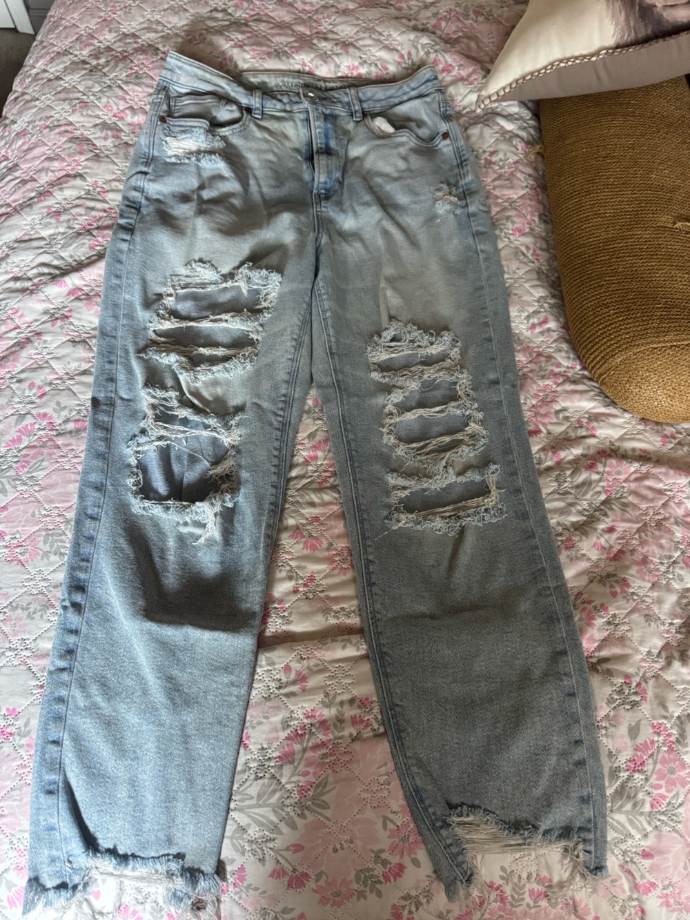American Eagle Blue Distressed Women's Jeans